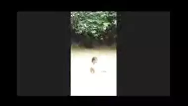 Fsiblog – Desi girl totally nude while outdoor bath on river MMS
