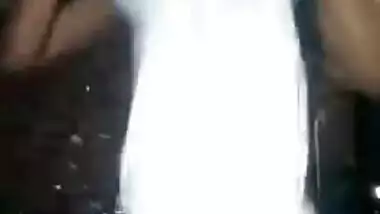 Come-hither Indian madame willingly flashes her boobies for porn shooting