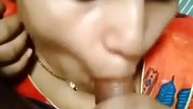 Porn of Desi woman who makes XXX man happy with the help of her mouth