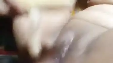 Lady puts a Banana in her cunt in Bangladeshi sex video