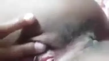 Cute virgin Desi XXX girl shows her teen boobs and pussy on cam