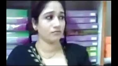 Ahmedabad Aunty Has Affair With Her Tailor & Gives Him Blowjob