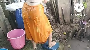 Anita yadav topless bathing boobs