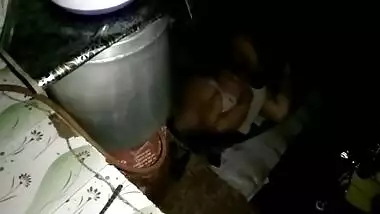 Bhai K Sone K Baad Bhabhi Ko Dever Ne Bed Se Niche Bula Kr Pela