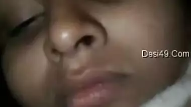 Desi girl exposes her erogenous XXX zones under the blanket in sex video