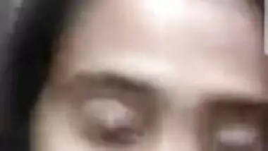 Today Exclusive- Sexy Paki Girl Showing Her Boobs And Wet Pussy On Video Call