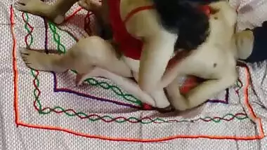 Guy shoots sex clip of his married girlfriend with husband on era Part :1