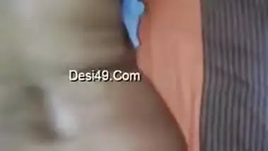 Sperm on Indian mom's back is easy to wipe in amateur sex video