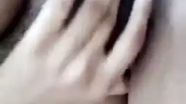 Fatty Indian girl springs each of her XXX parts putting them in sex cam