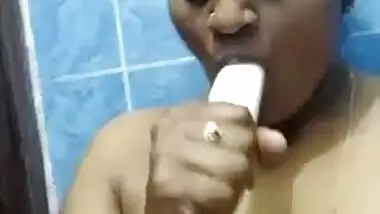 Horny Desi wife hungry for XXX sex, naked pussy masturbation video
