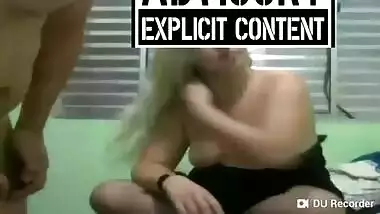 Minha cunhada me chamou para matar uma barata mas quando entrei em seu quarto a vi de calcinha, não resisti