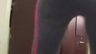 Hot desi babe twerking her booty & showing her naked ass part 1