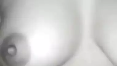 Desi Cute Babe boob show