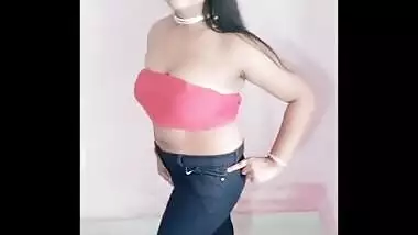 Bubbly beauty kanika milky cleavage and navel expose 1.