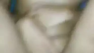 Man fucks a desi girl’s tight pussy in hardcore xxx video