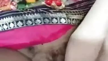 Slut bhabhi takes a labor’s dick in a desi MMS video