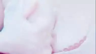Luscious Desi wench gives XXX close-up of her big ass and breasts