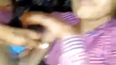 Desi slut in sari gives a XXX blowjob to her Dehati boyfriend on camera