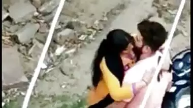 desi mms video of cheat wife fucking with her servant outdoor, caught by hubby