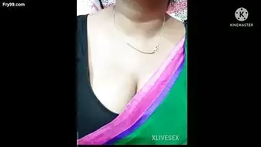 Indian sexy Zoya aunty nude show