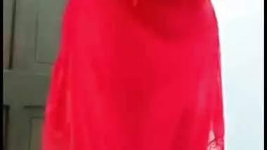 Ever-horny Desi stunner strips to the music for Mujra XXX party