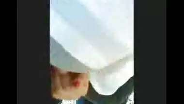 Fsiblog – Arab college girl giving outdoor blowjob to her lover MMS