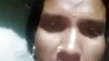 Dehati charmer kisses Desi lover and gives him a XXX blowjob close-up