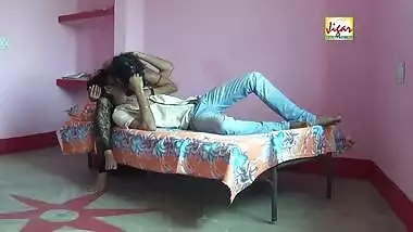 akeli bhabhi romantic devar