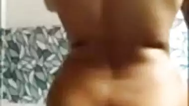 XXX-shaped body of Indian woman looks amazing on camera after shower